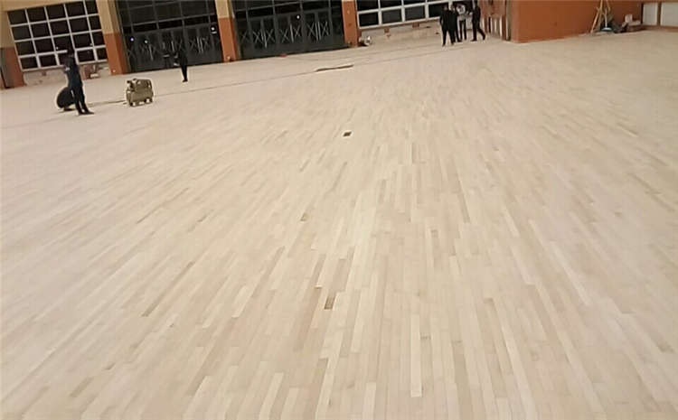 拼接板羽毛球館木地板怎么維修?
